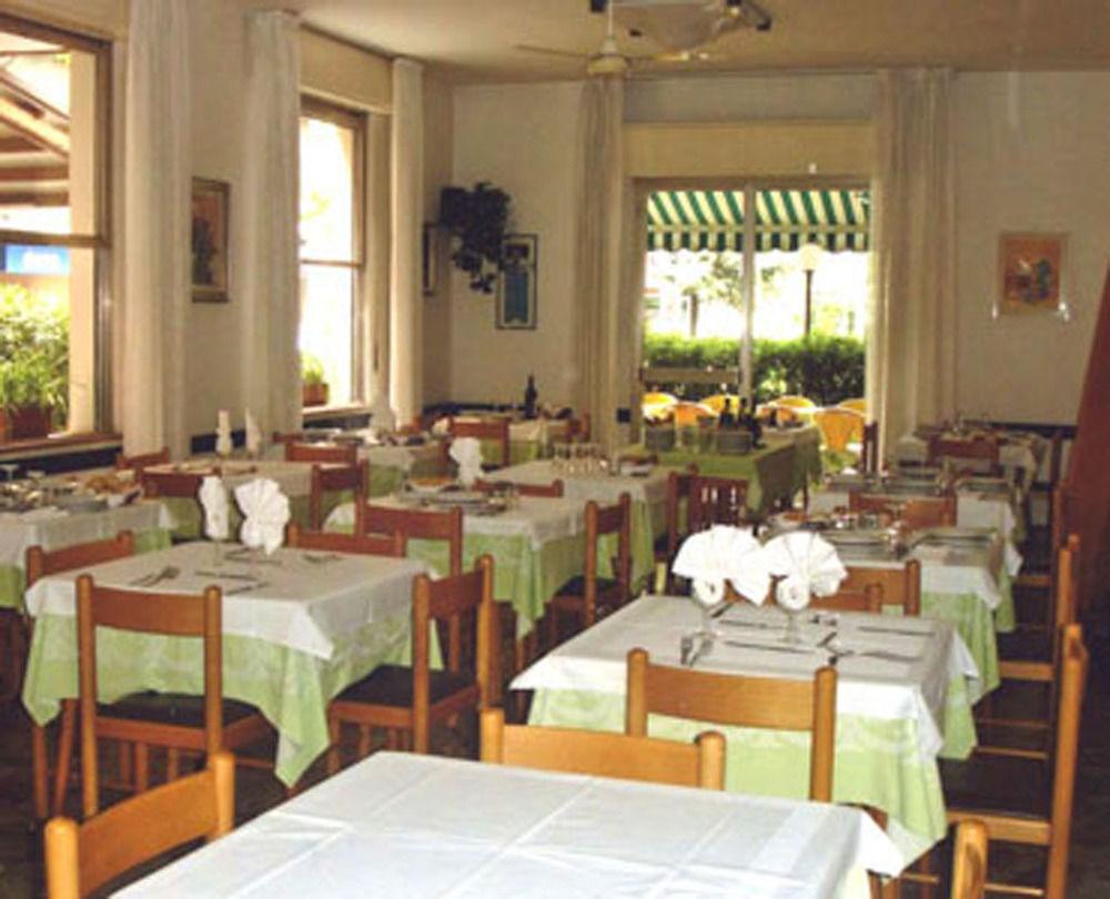 Hotel Leda Римини Экстерьер фото