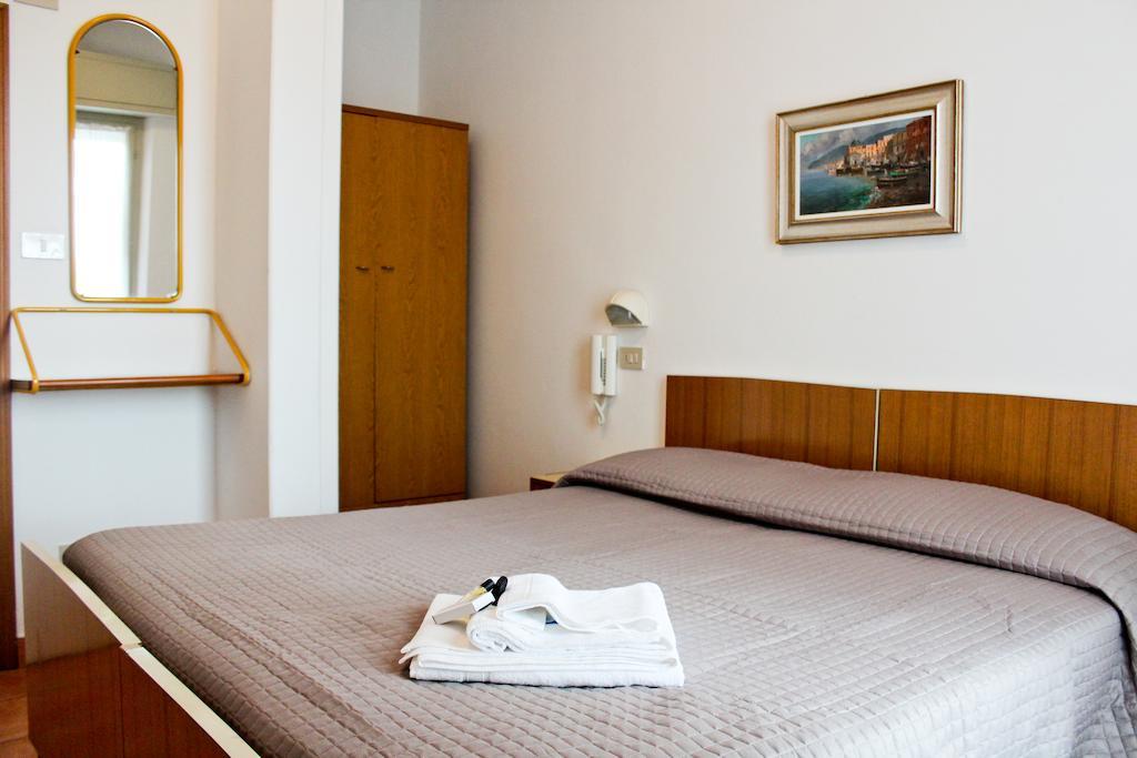Hotel Leda Римини Номер фото