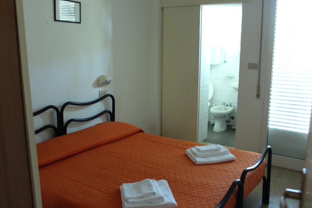 Hotel Leda Римини Экстерьер фото